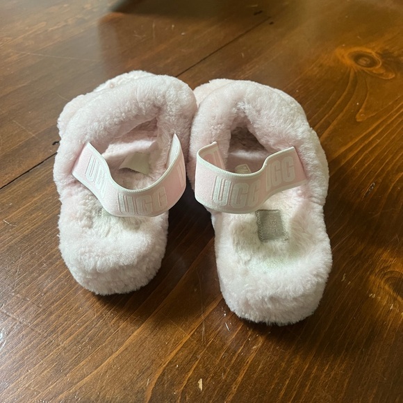 Ugg slippers size 7, worn but look great - Picture 2 of 3